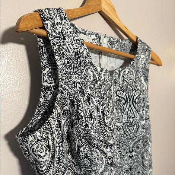 SALE! B/W Talbots Outlet Printed Sheath Dress Size 10 EUC - Picture 5 of 6